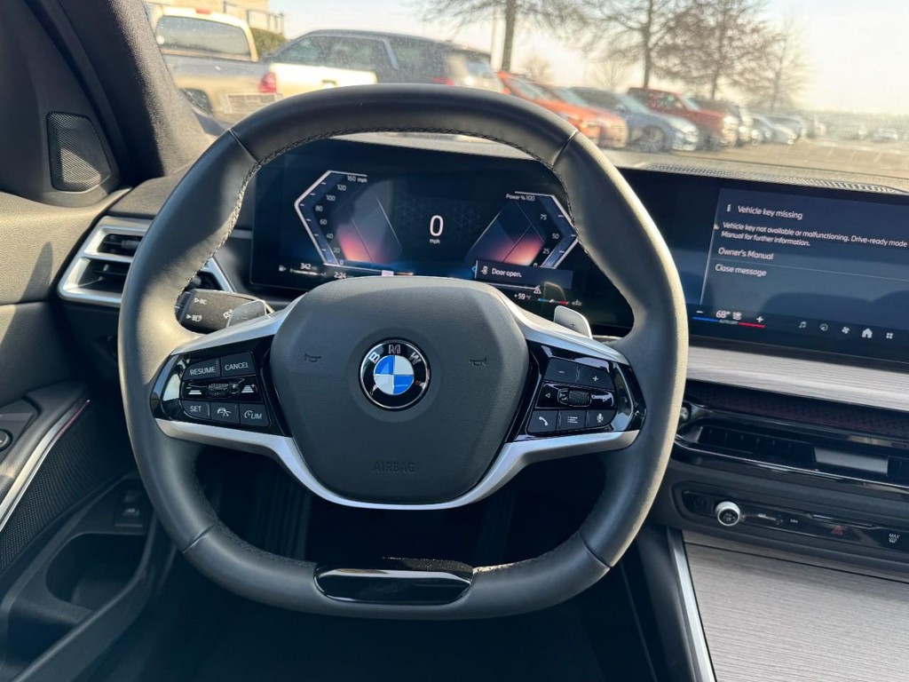 BMW 3 Series Vehicle Full-screen Gallery Image 13