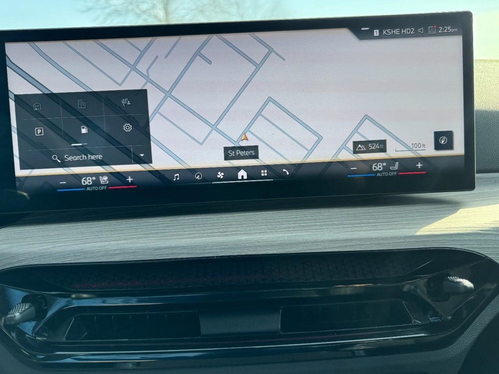 BMW 3 Series Vehicle Full-screen Gallery Image 21