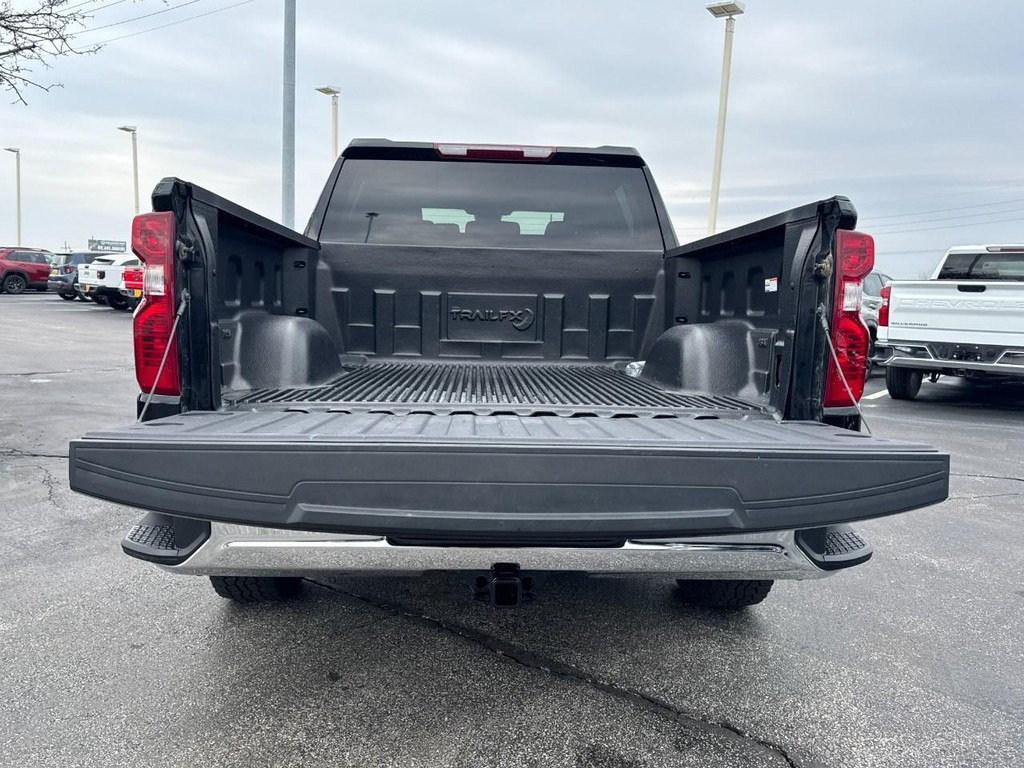 Chevrolet Silverado 1500 Vehicle Full-screen Gallery Image 06