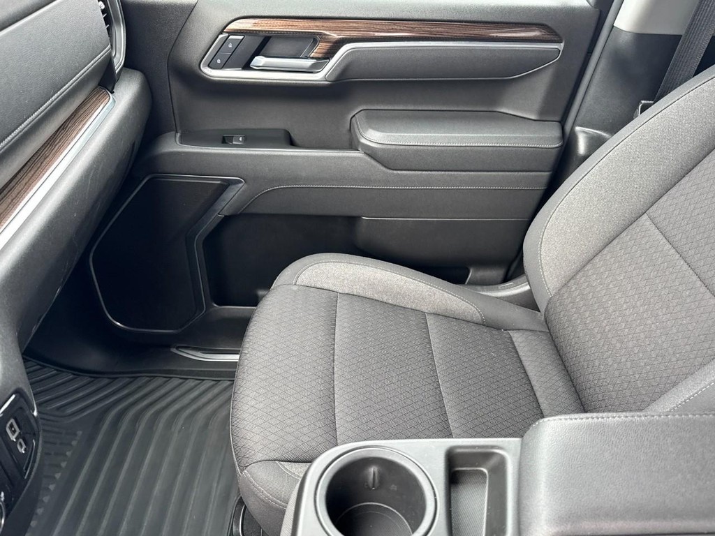 Chevrolet Silverado 1500 Vehicle Full-screen Gallery Image 13