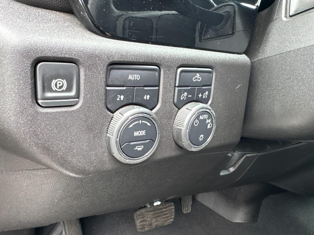 Chevrolet Silverado 1500 Vehicle Full-screen Gallery Image 15
