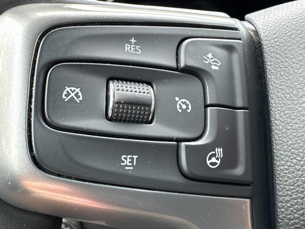 Chevrolet Silverado 1500 Vehicle Full-screen Gallery Image 17