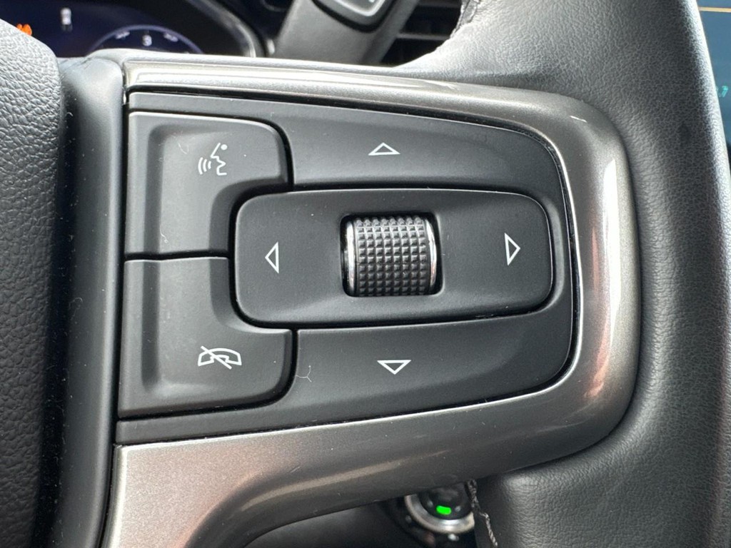 Chevrolet Silverado 1500 Vehicle Full-screen Gallery Image 18