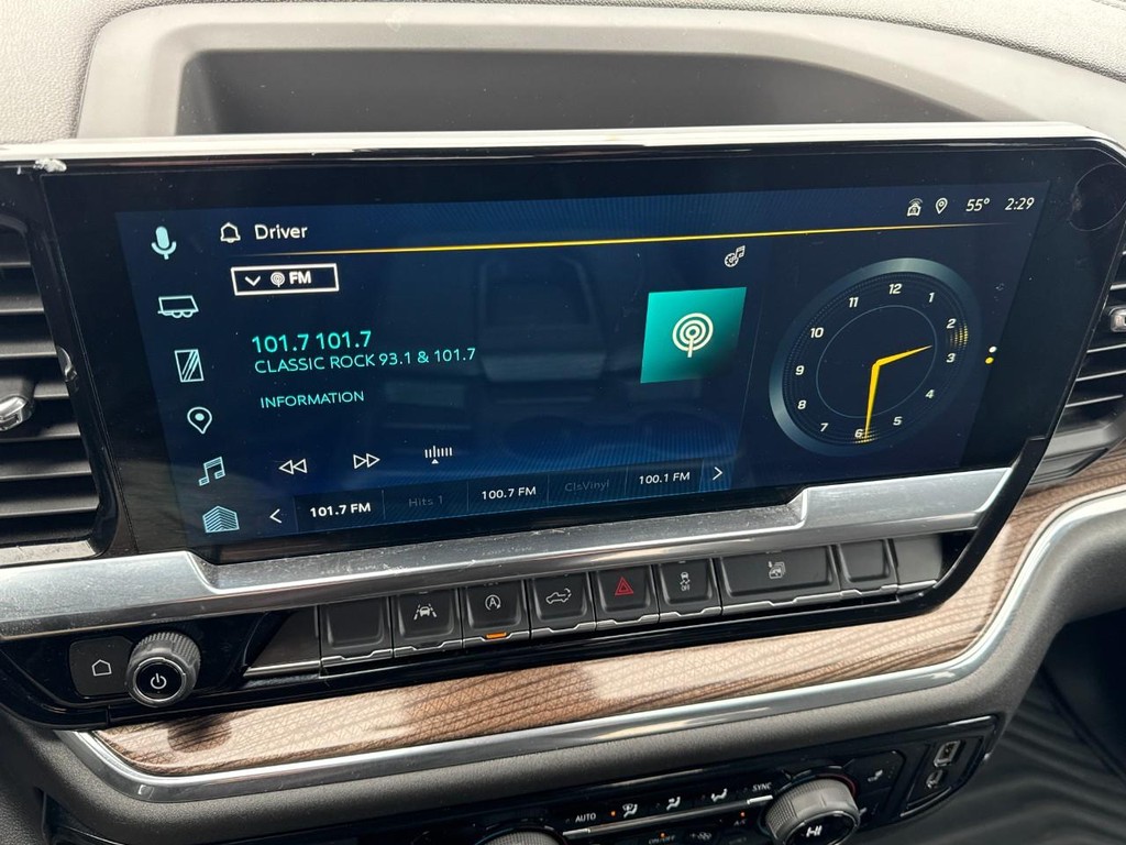 Chevrolet Silverado 1500 Vehicle Full-screen Gallery Image 20