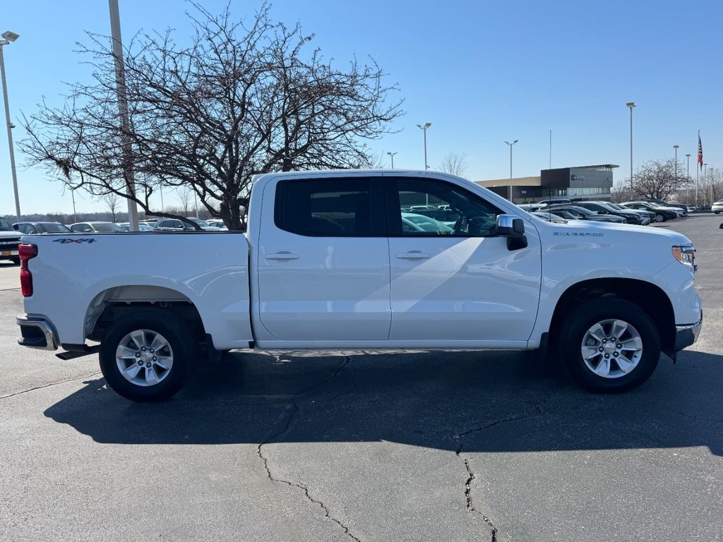 Chevrolet Silverado 1500 Vehicle Full-screen Gallery Image 02