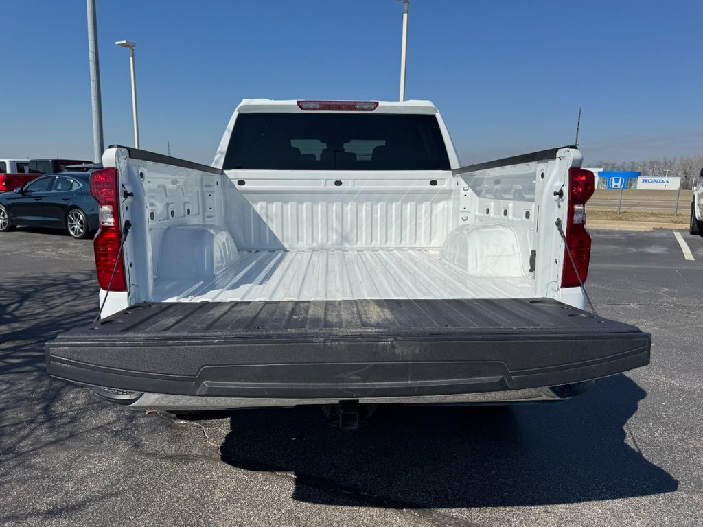 Chevrolet Silverado 1500 Vehicle Full-screen Gallery Image 06