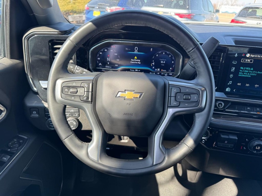 Chevrolet Silverado 1500 Vehicle Full-screen Gallery Image 12