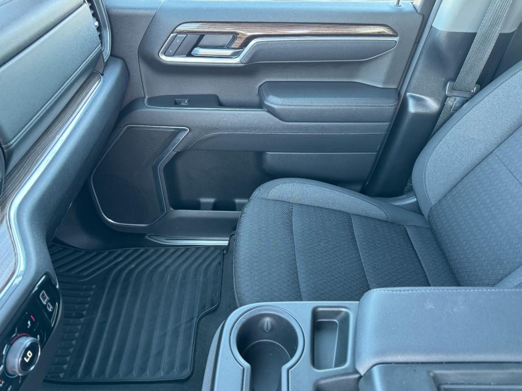 Chevrolet Silverado 1500 Vehicle Full-screen Gallery Image 13