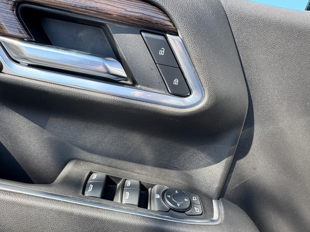 Chevrolet Silverado 1500 Vehicle Full-screen Gallery Image 15