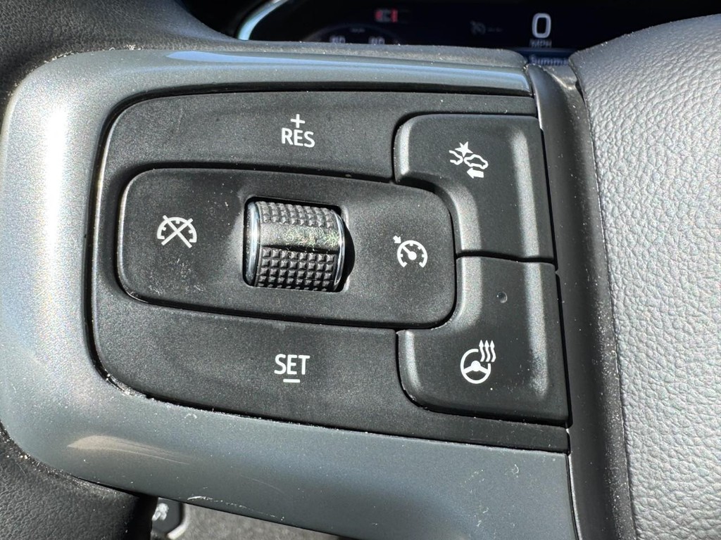 Chevrolet Silverado 1500 Vehicle Full-screen Gallery Image 17