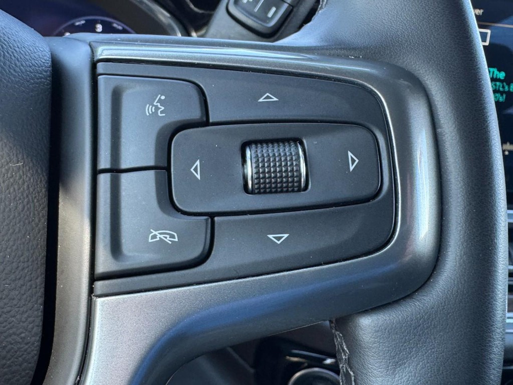 Chevrolet Silverado 1500 Vehicle Full-screen Gallery Image 18