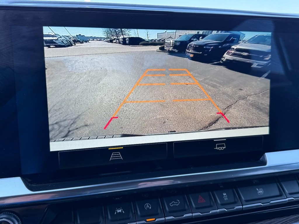 Chevrolet Silverado 1500 Vehicle Full-screen Gallery Image 22