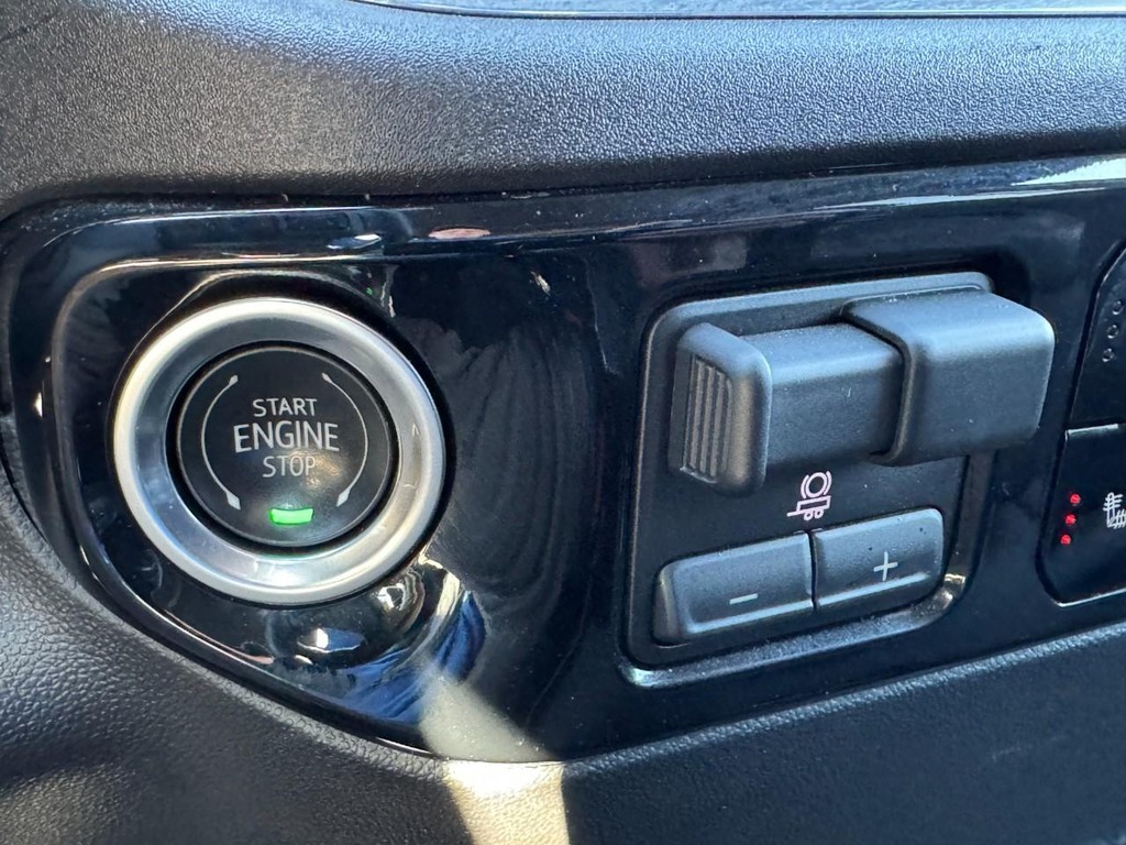 Chevrolet Silverado 1500 Vehicle Full-screen Gallery Image 23