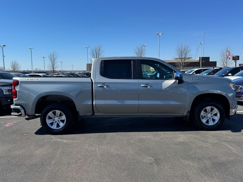 Chevrolet Silverado 1500 Vehicle Full-screen Gallery Image 02