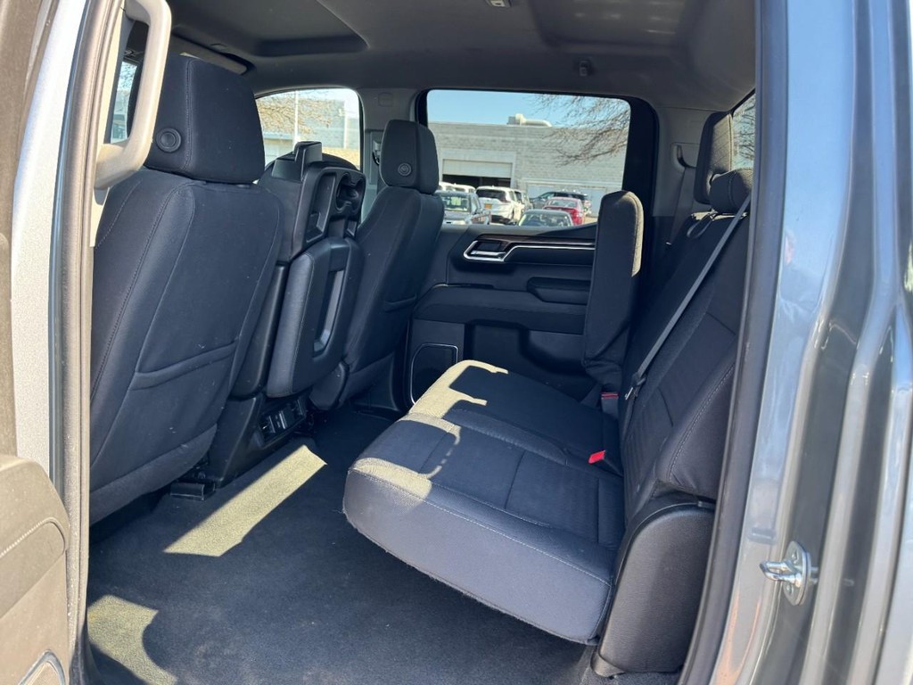 Chevrolet Silverado 1500 Vehicle Full-screen Gallery Image 10