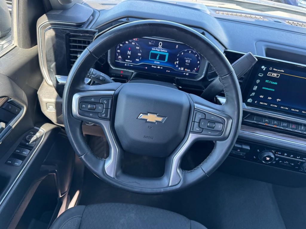 Chevrolet Silverado 1500 Vehicle Full-screen Gallery Image 12