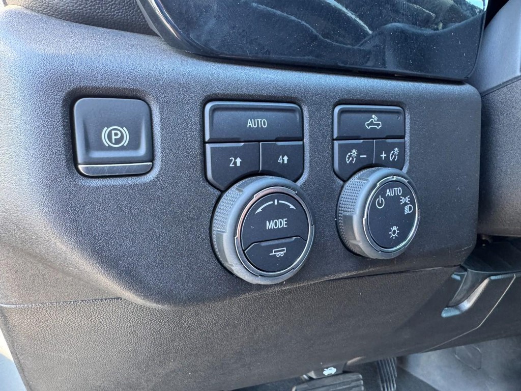 Chevrolet Silverado 1500 Vehicle Full-screen Gallery Image 16