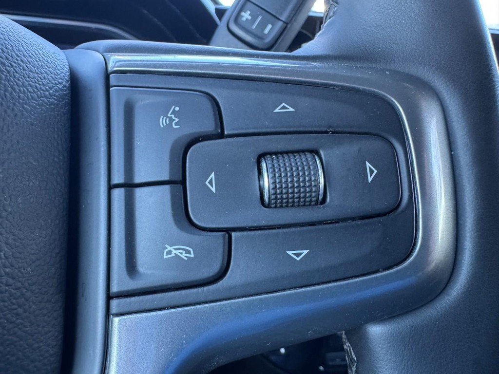 Chevrolet Silverado 1500 Vehicle Full-screen Gallery Image 18