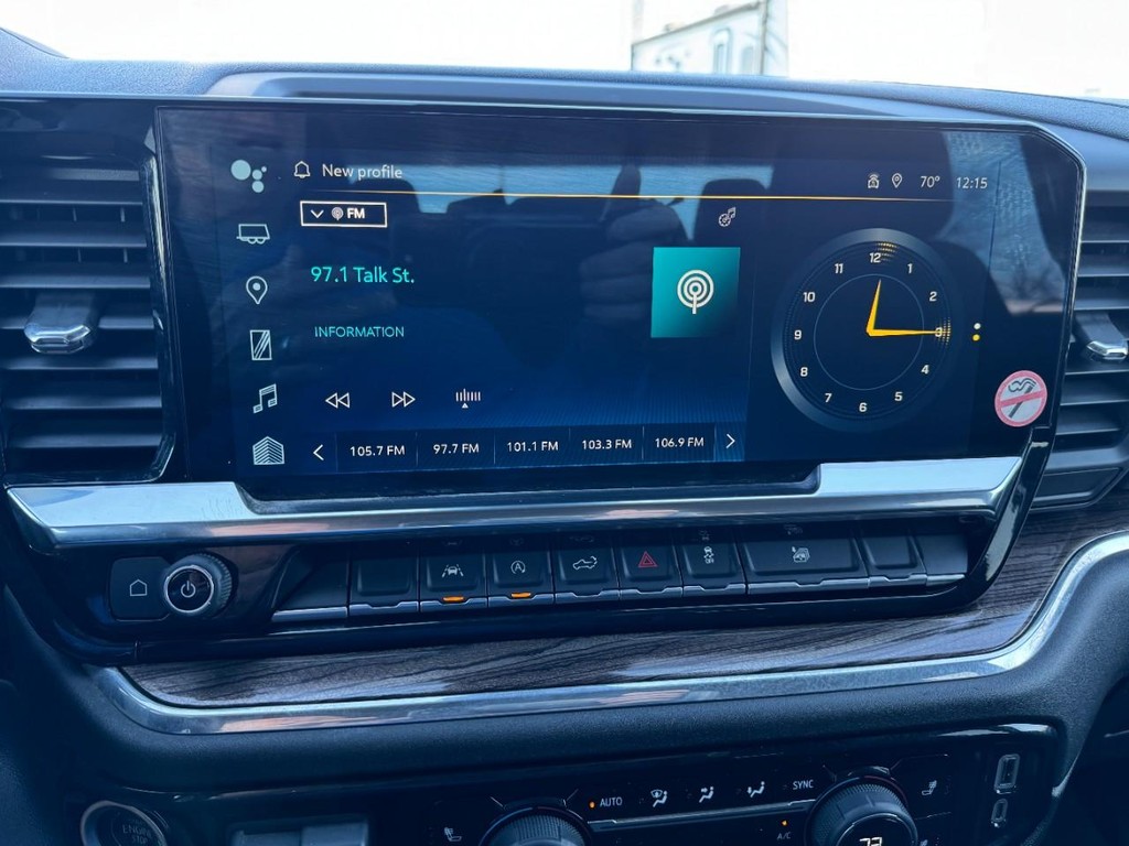 Chevrolet Silverado 1500 Vehicle Full-screen Gallery Image 20