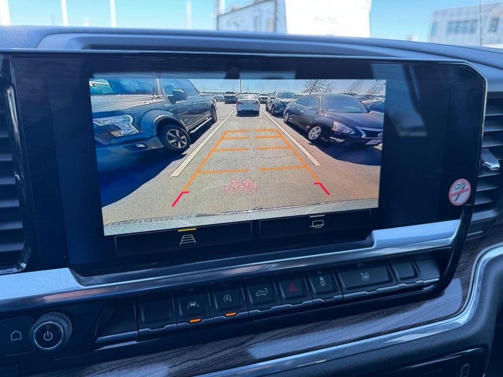 Chevrolet Silverado 1500 Vehicle Full-screen Gallery Image 22