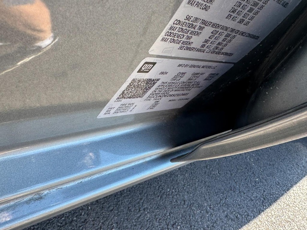 Chevrolet Silverado 1500 Vehicle Full-screen Gallery Image 25