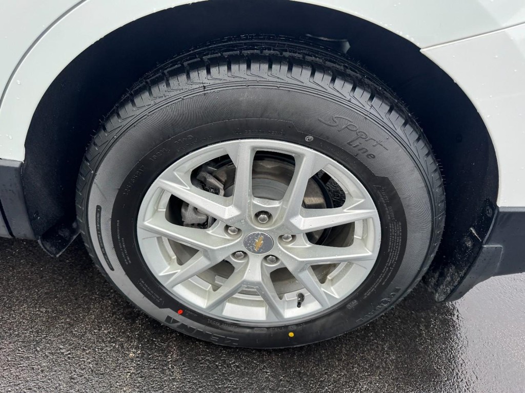 Chevrolet Equinox Vehicle Full-screen Gallery Image 06