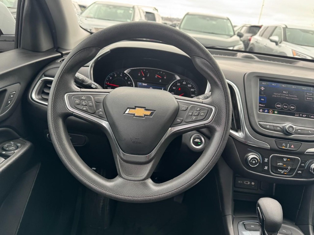 Chevrolet Equinox Vehicle Full-screen Gallery Image 11