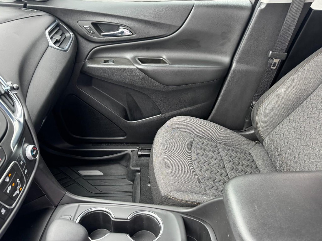Chevrolet Equinox Vehicle Full-screen Gallery Image 12