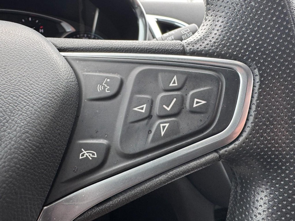 Chevrolet Equinox Vehicle Full-screen Gallery Image 16