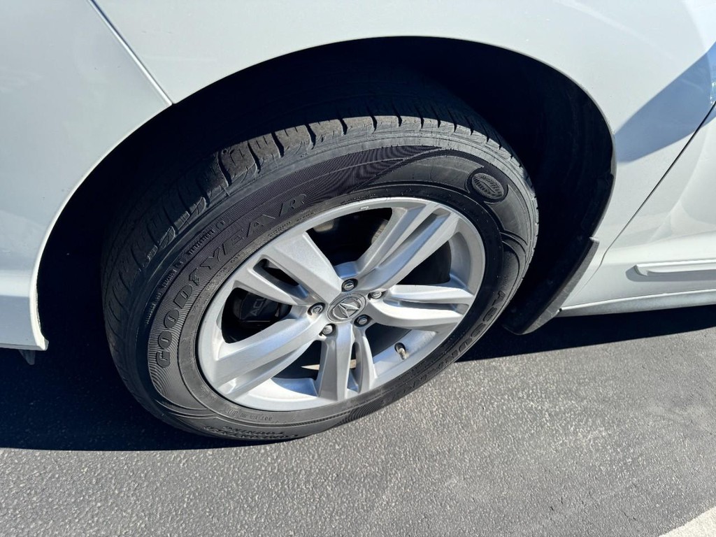 Acura RDX Vehicle Full-screen Gallery Image 04