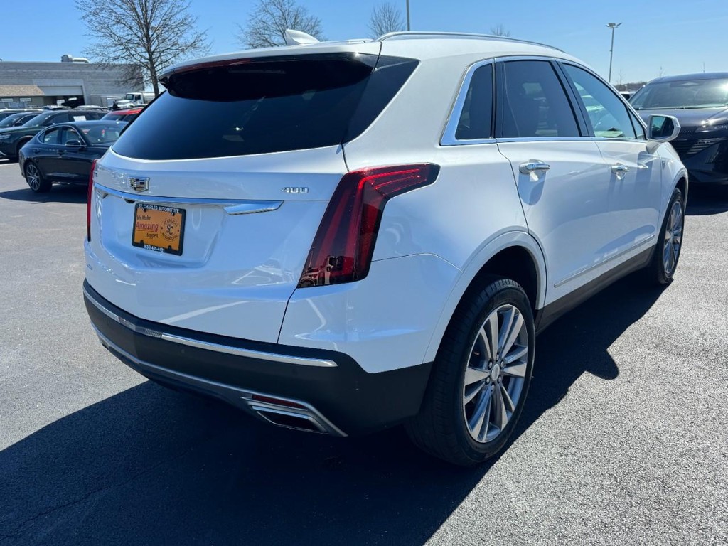 Cadillac XT5 Vehicle Full-screen Gallery Image 03
