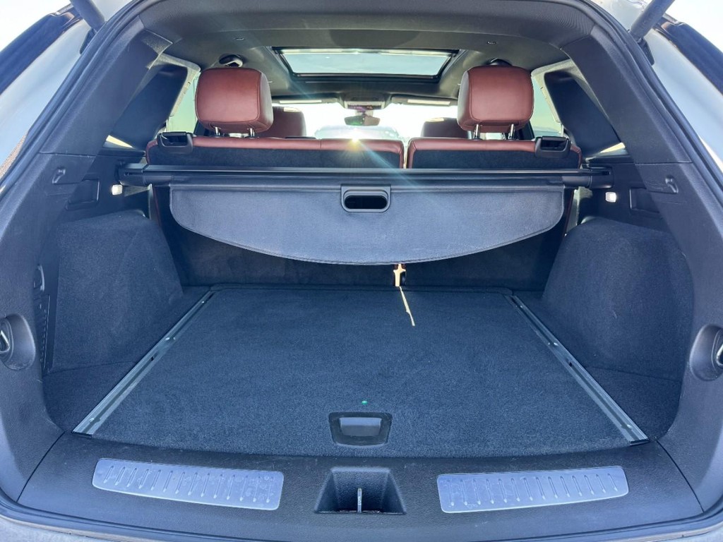 Cadillac XT5 Vehicle Full-screen Gallery Image 06