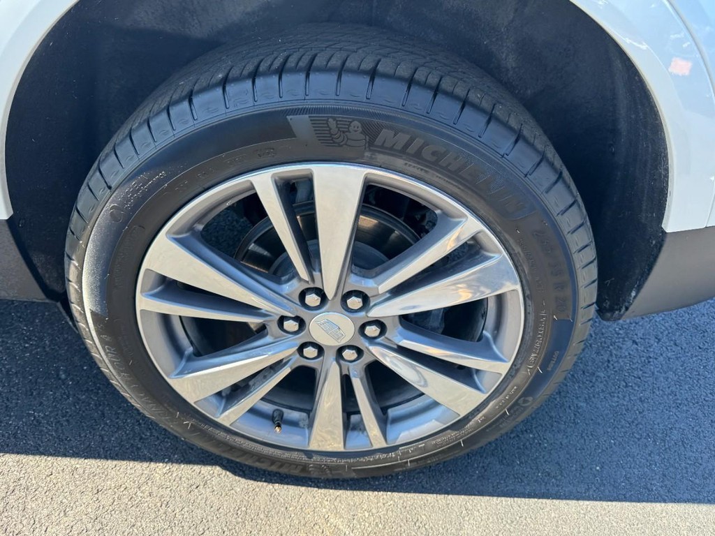 Cadillac XT5 Vehicle Full-screen Gallery Image 07