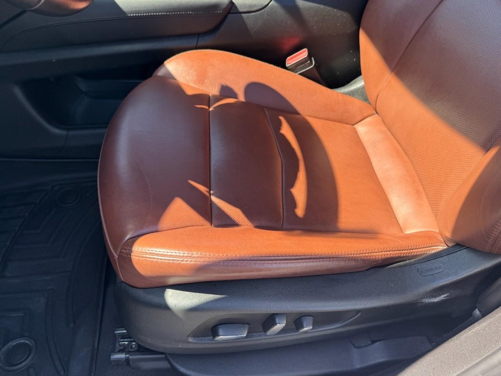 Cadillac XT5 Vehicle Full-screen Gallery Image 15