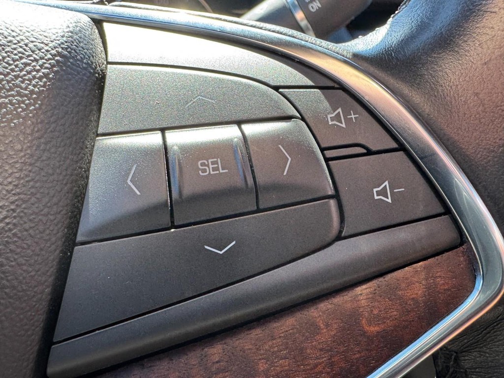 Cadillac XT5 Vehicle Full-screen Gallery Image 18