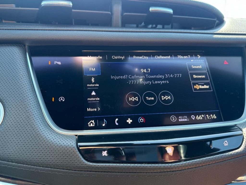 Cadillac XT5 Vehicle Full-screen Gallery Image 20