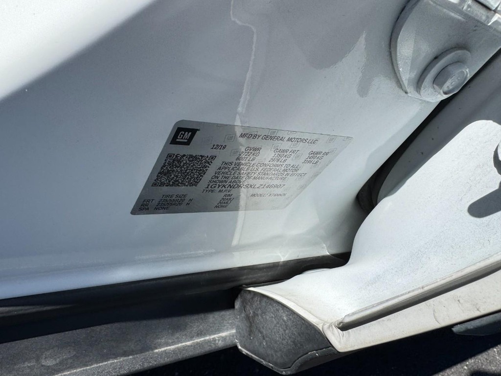 Cadillac XT5 Vehicle Full-screen Gallery Image 23