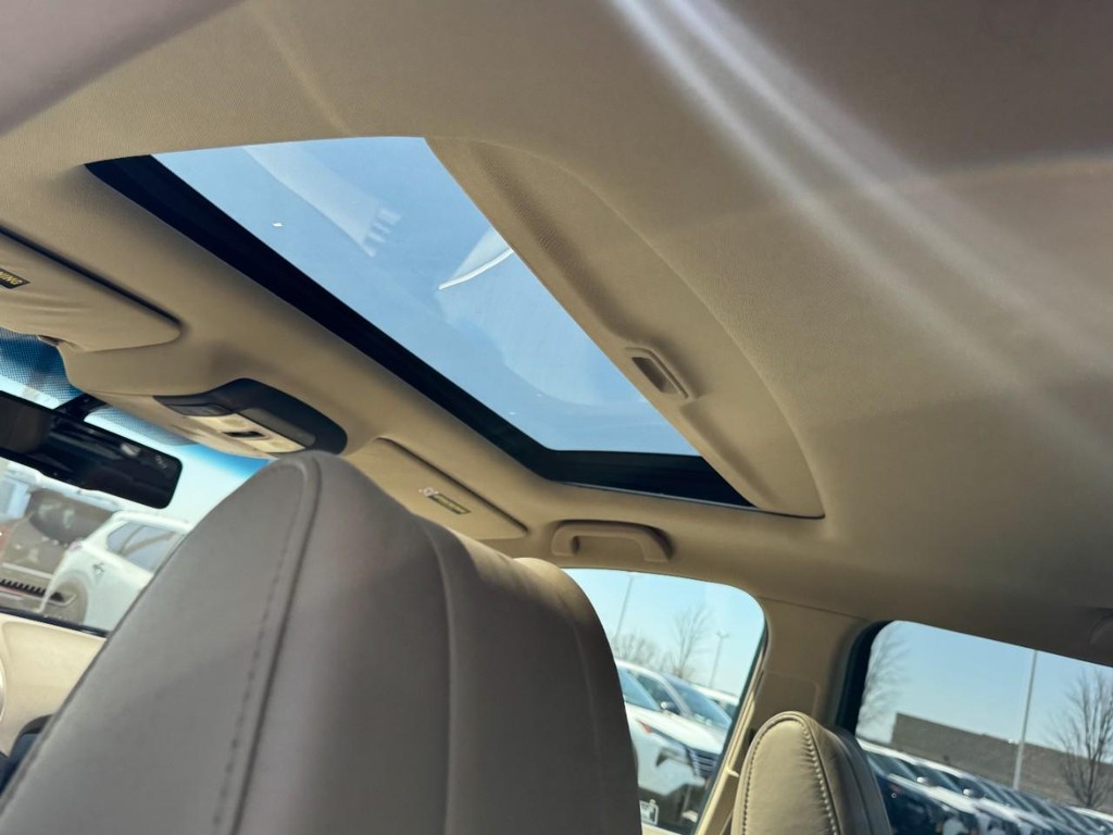 Acura MDX Vehicle Full-screen Gallery Image 11