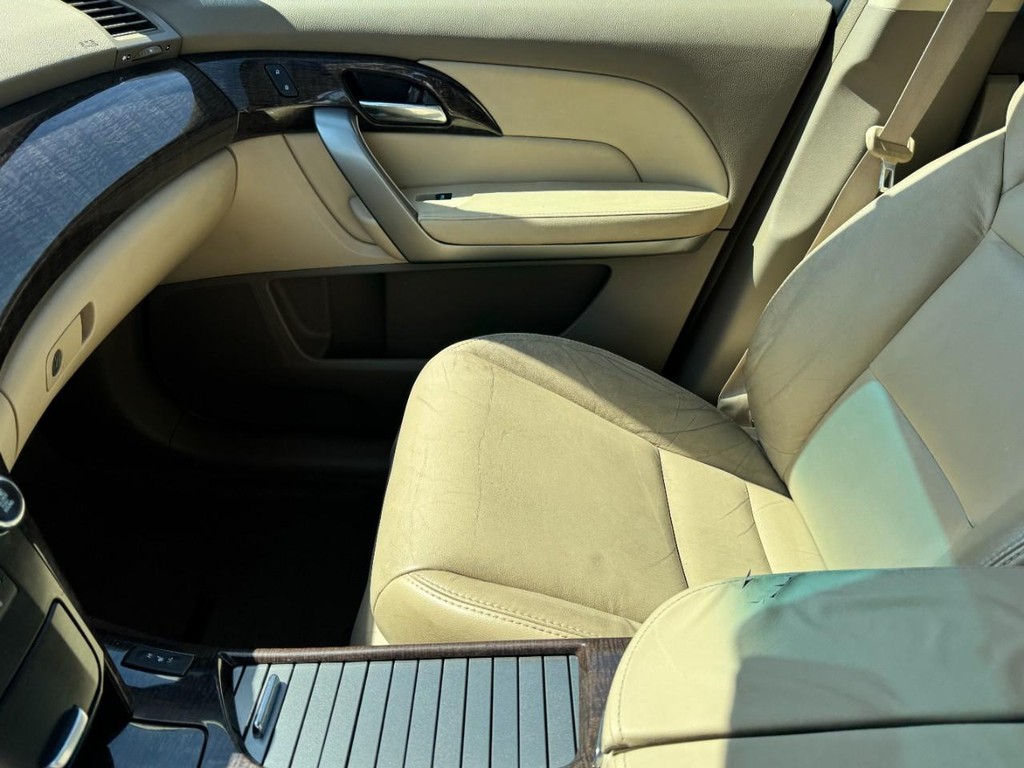 Acura MDX Vehicle Full-screen Gallery Image 15