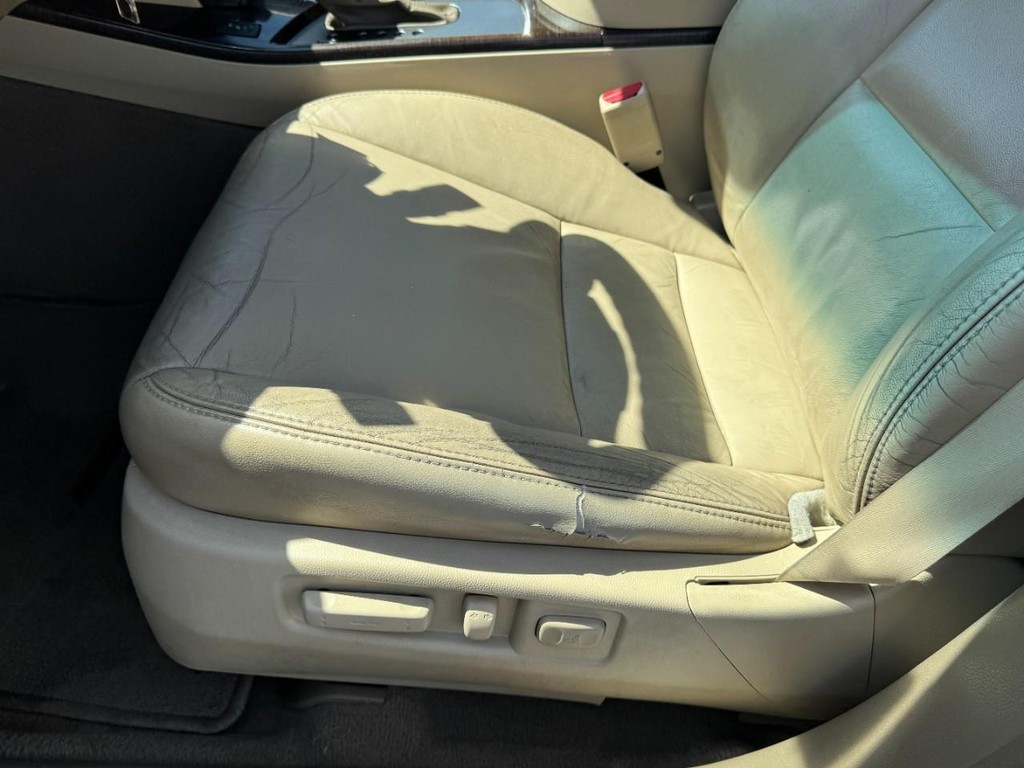 Acura MDX Vehicle Full-screen Gallery Image 16