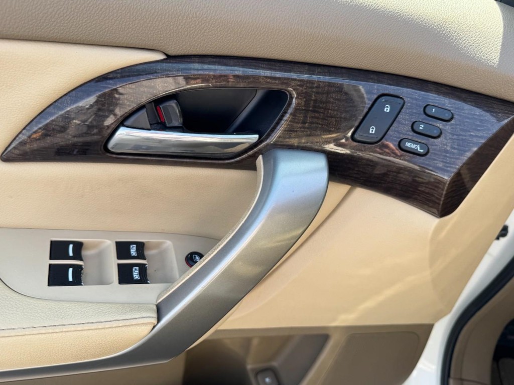 Acura MDX Vehicle Full-screen Gallery Image 17