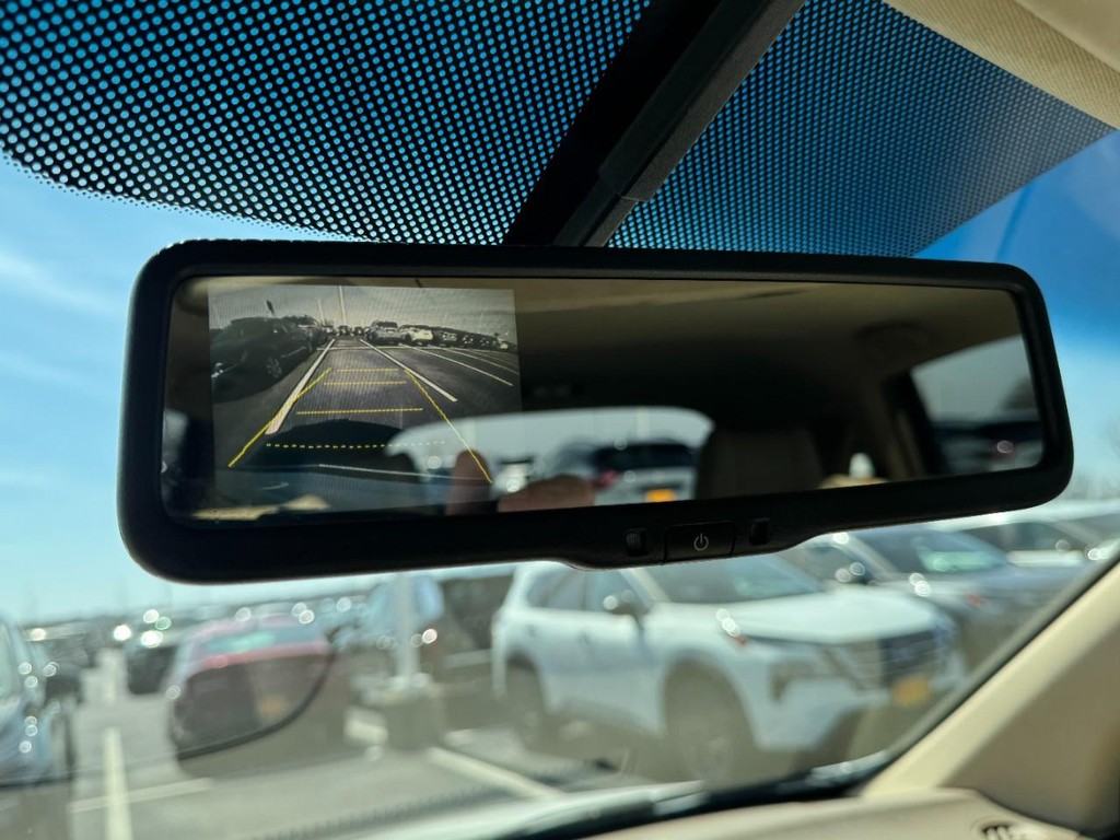 Acura MDX Vehicle Full-screen Gallery Image 22