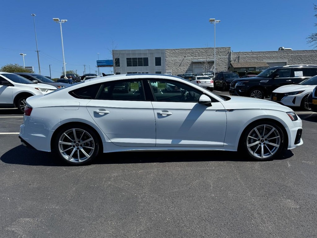 Audi A5 Sportback Vehicle Full-screen Gallery Image 02