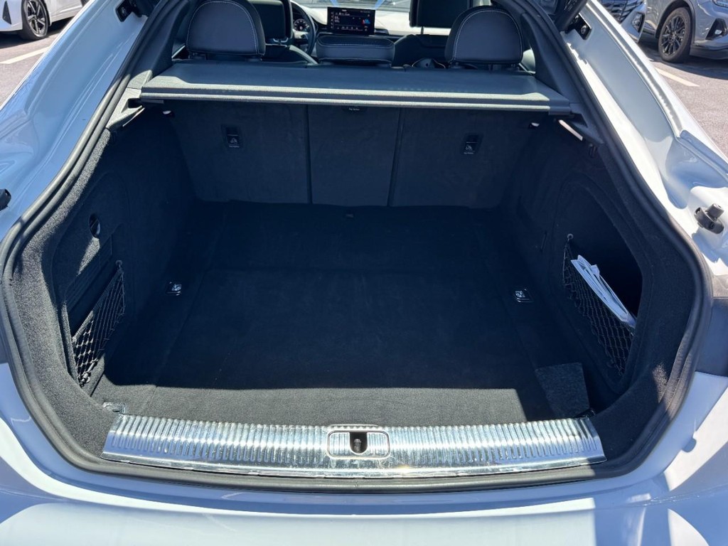 Audi A5 Sportback Vehicle Full-screen Gallery Image 06