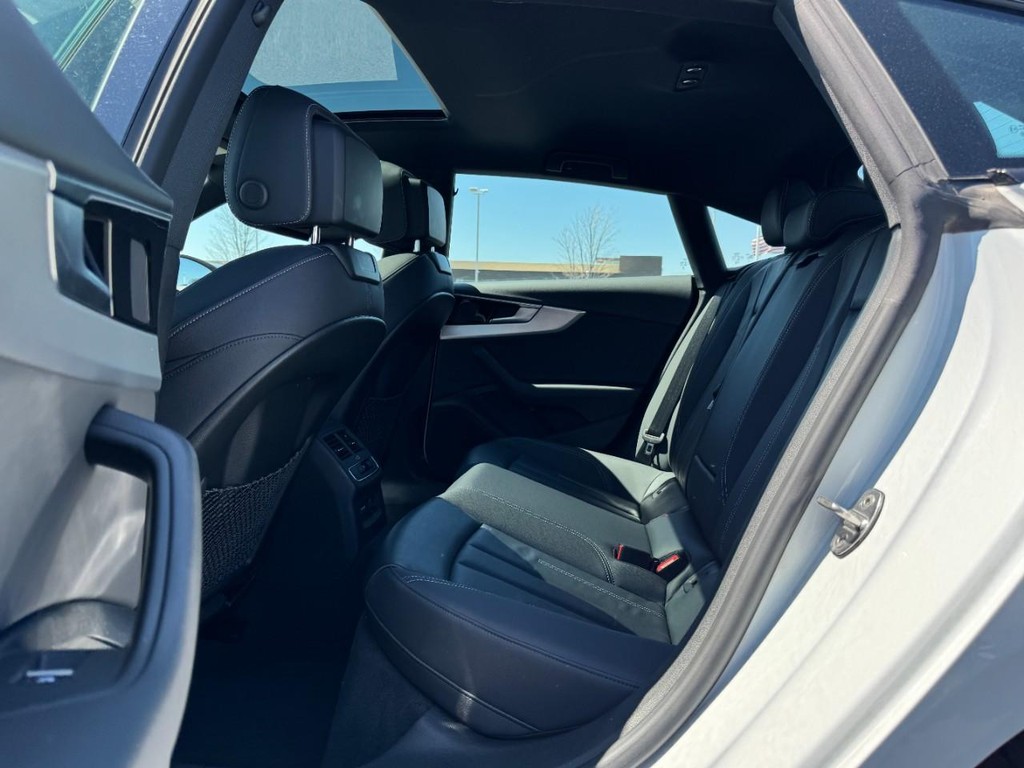 Audi A5 Sportback Vehicle Full-screen Gallery Image 10