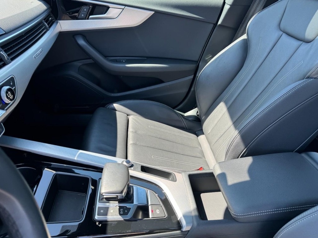 Audi A5 Sportback Vehicle Full-screen Gallery Image 14