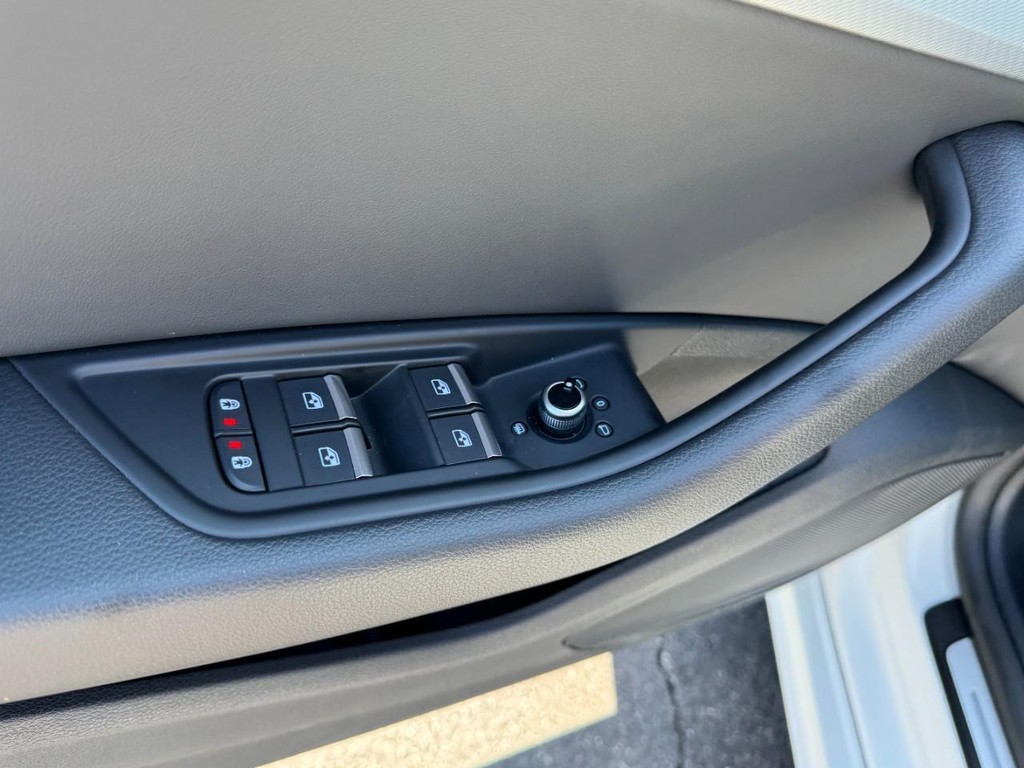 Audi A5 Sportback Vehicle Full-screen Gallery Image 16