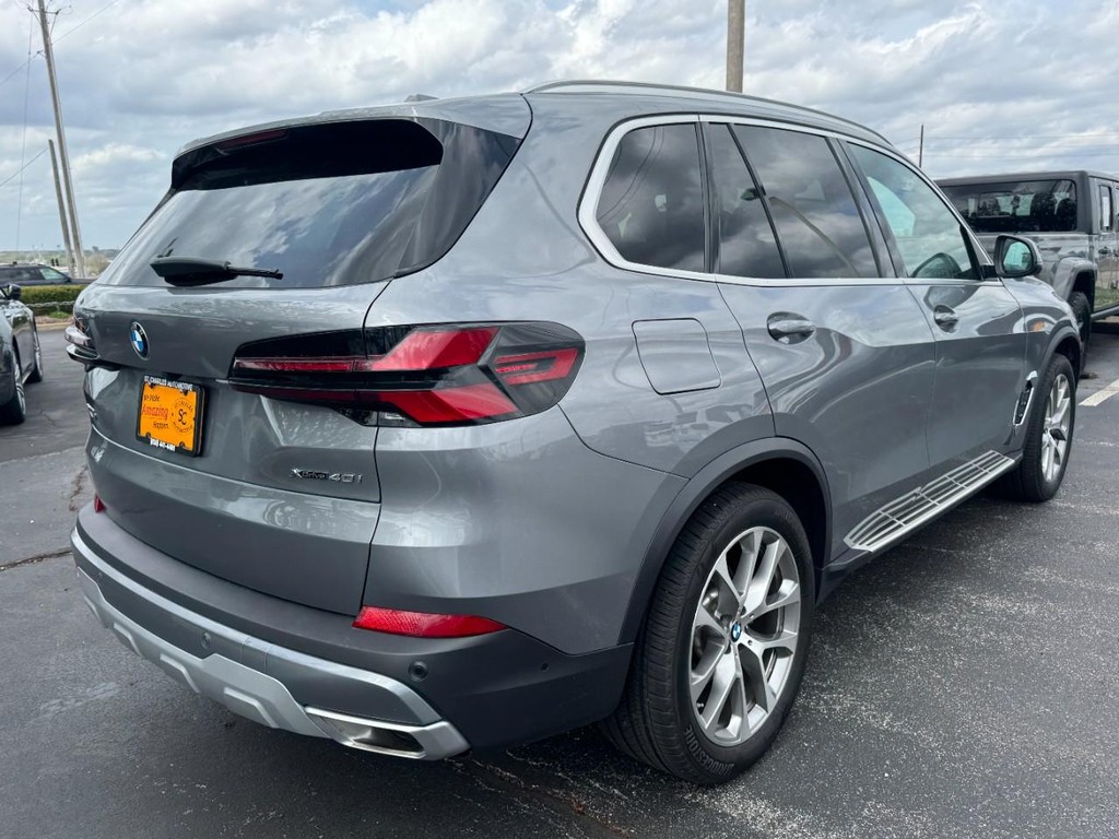 BMW X5 Vehicle Full-screen Gallery Image 03