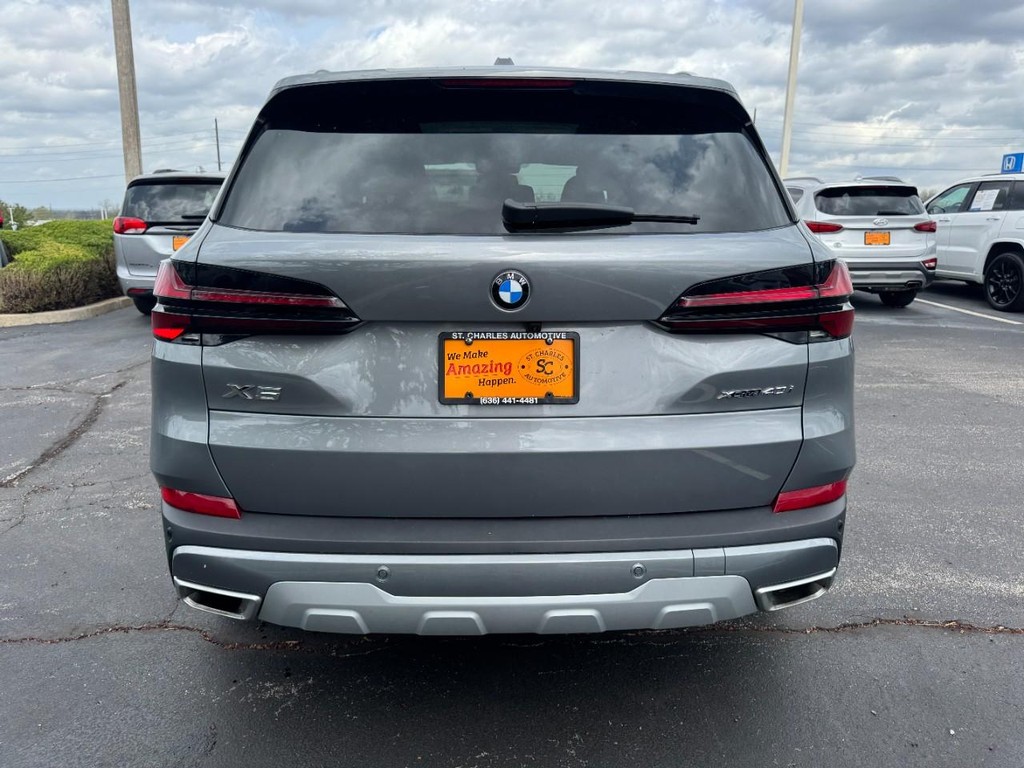 BMW X5 Vehicle Full-screen Gallery Image 04