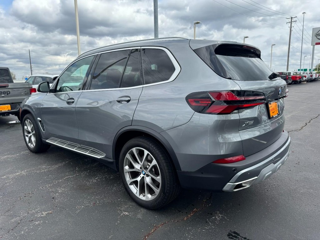 BMW X5 Vehicle Full-screen Gallery Image 05